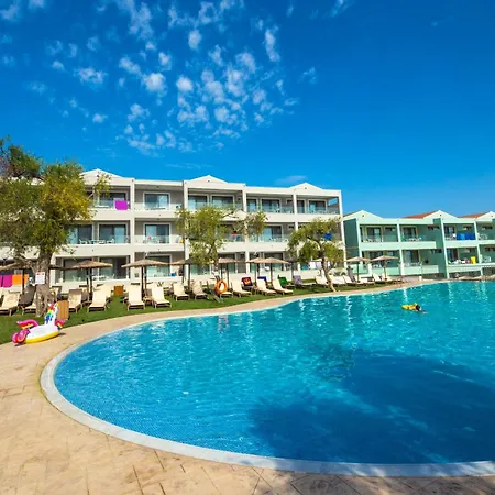 Robolla Aparthotel 4*
